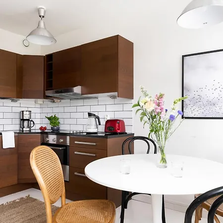 Family In Kallio Beside Metro W/ Free Parking 公寓 *