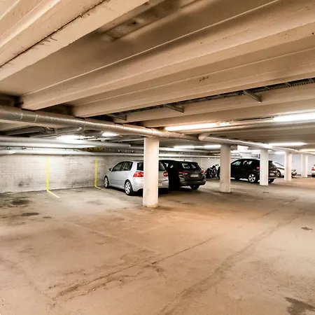 Family In Kallio Beside Metro W/ Free Parking شقة *